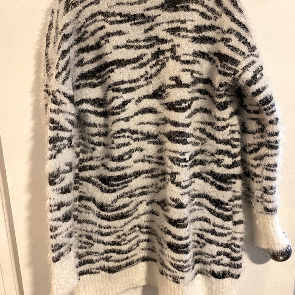 Super Soft Zebra Print Mudd Sweater - Picture 3 of 3